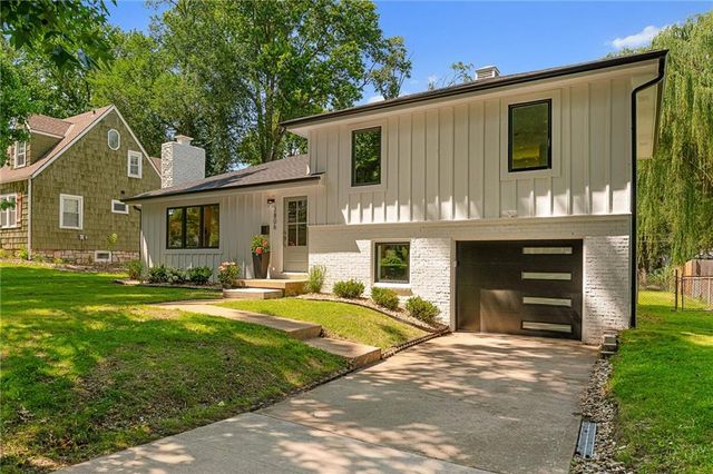 2806 W 48th Street, Westwood, KS 66205