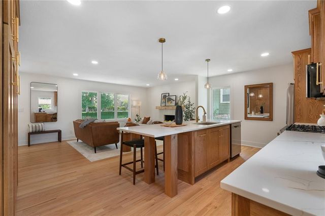 2806 W 48th Street, Westwood, KS 66205