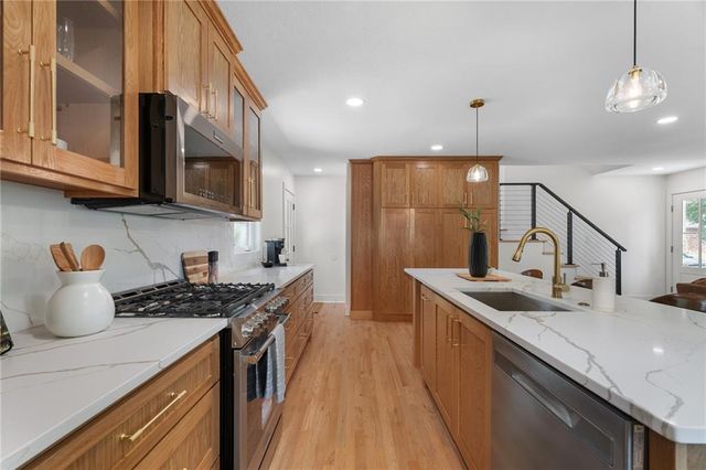2806 W 48th Street, Westwood, KS 66205