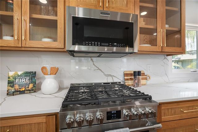 2806 W 48th Street, Westwood, KS 66205