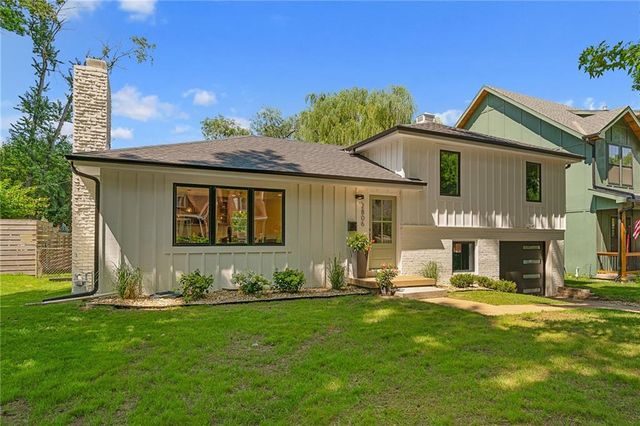 2806 W 48th Street, Westwood, KS 66205