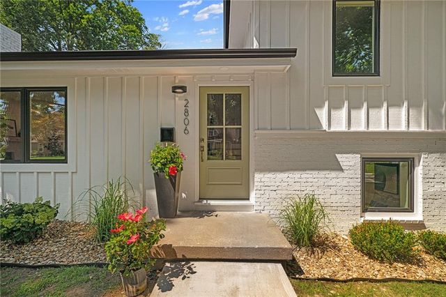 2806 W 48th Street, Westwood, KS 66205