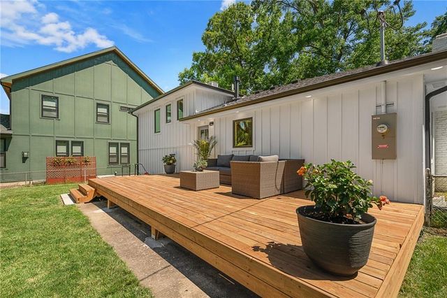 2806 W 48th Street, Westwood, KS 66205