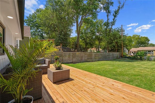 2806 W 48th Street, Westwood, KS 66205