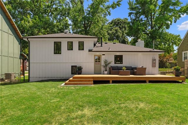 2806 W 48th Street, Westwood, KS 66205