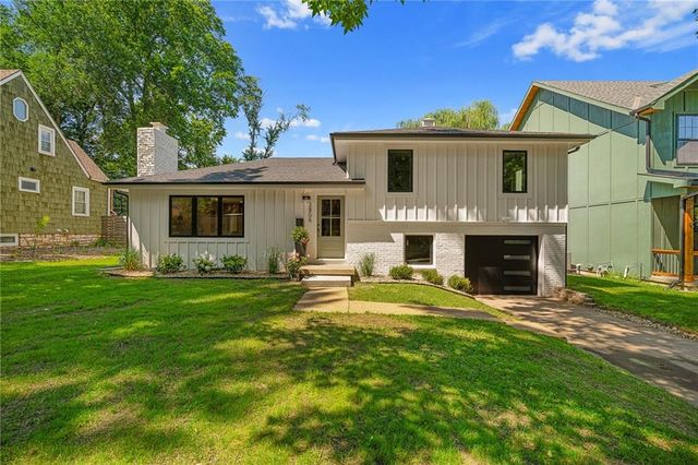 2806 W 48th Street, Westwood, KS 66205