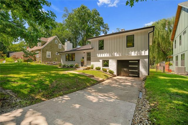 2806 W 48th Street, Westwood, KS 66205