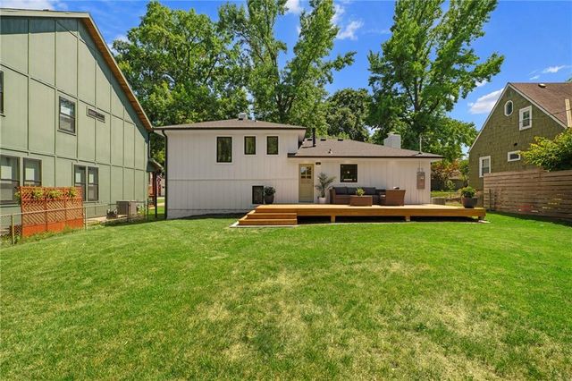 2806 W 48th Street, Westwood, KS 66205