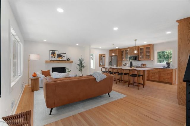2806 W 48th Street, Westwood, KS 66205