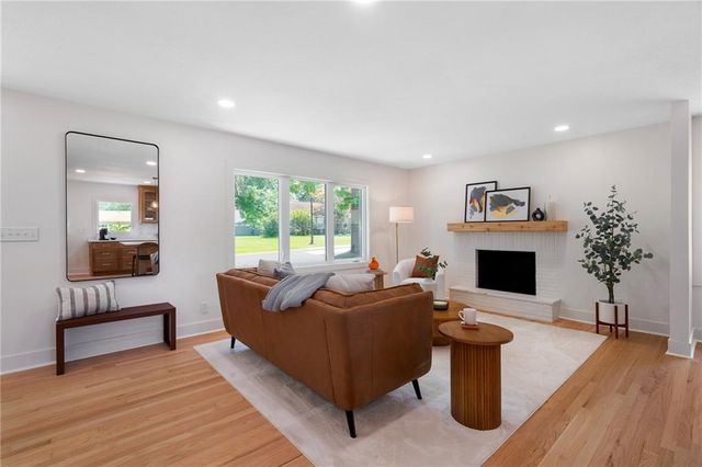 2806 W 48th Street, Westwood, KS 66205