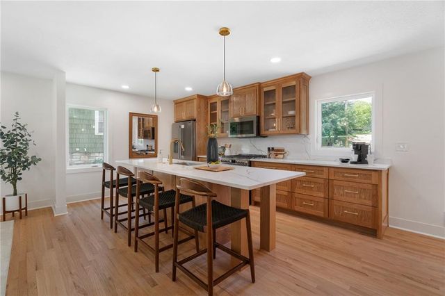 2806 W 48th Street, Westwood, KS 66205