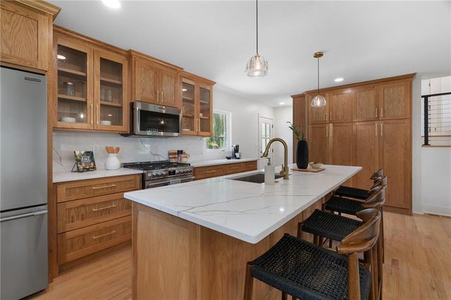 2806 W 48th Street, Westwood, KS 66205