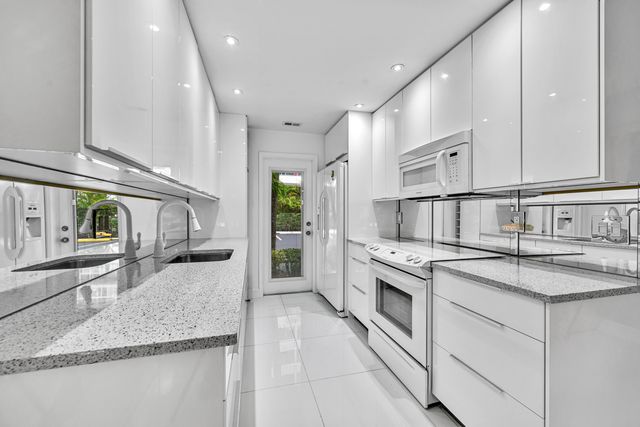 2600 Diana Drive 121, Hallandale Beach, FL 33009