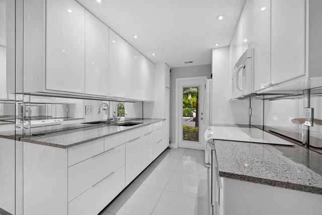 2600 Diana Drive 121, Hallandale Beach, FL 33009