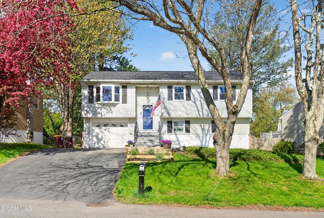 8 Daniel Street, East Greenbush, NY 12144