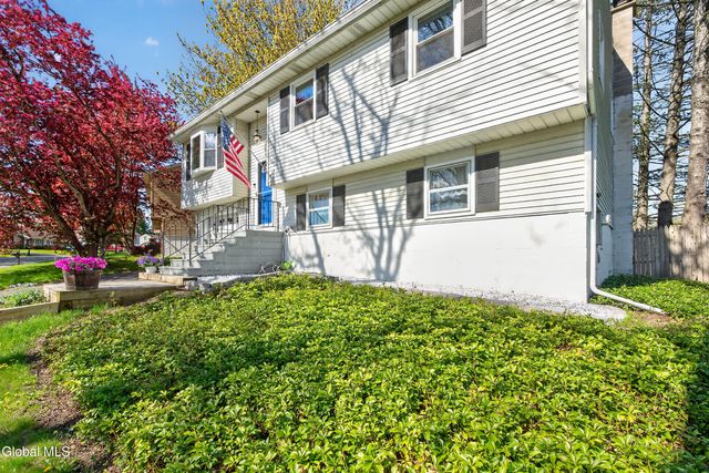 8 Daniel Street, East Greenbush, NY 12144