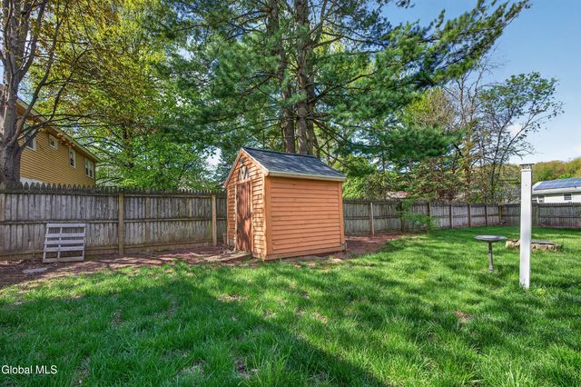 8 Daniel Street, East Greenbush, NY 12144