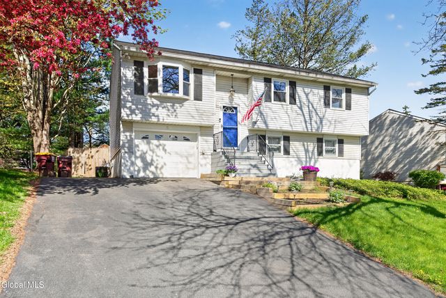 8 Daniel Street, East Greenbush, NY 12144