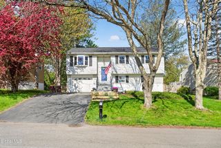 8 Daniel Street, East Greenbush, NY 12144