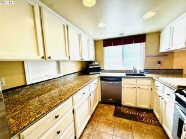 5035 Se RURAL St, Portland, OR 97206