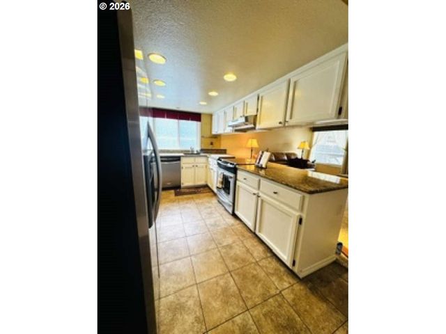 5035 Se RURAL St, Portland, OR 97206
