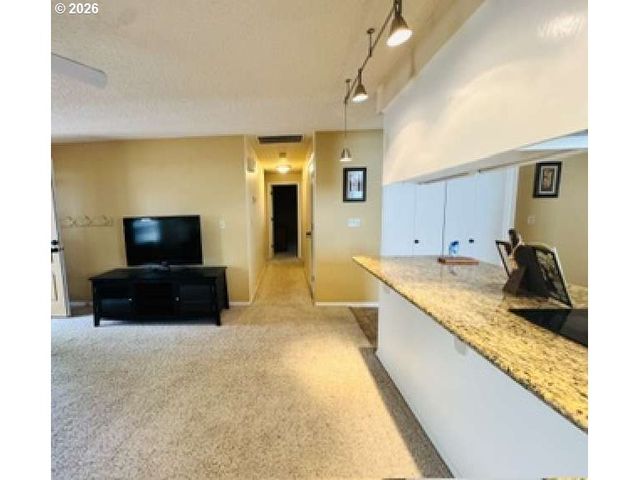 5035 Se RURAL St, Portland, OR 97206