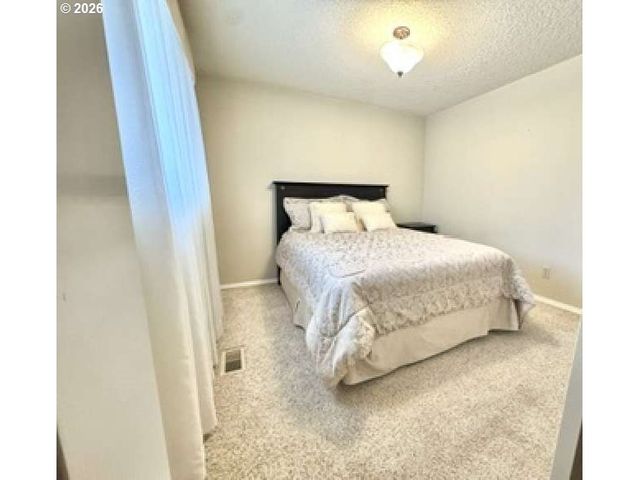 5035 Se RURAL St, Portland, OR 97206