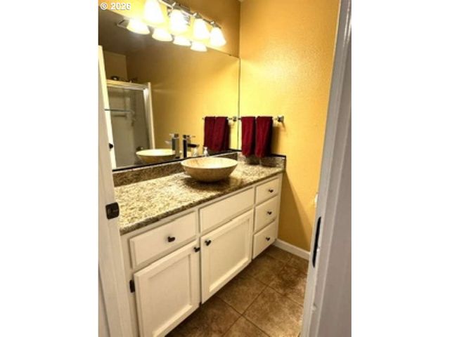 5035 Se RURAL St, Portland, OR 97206