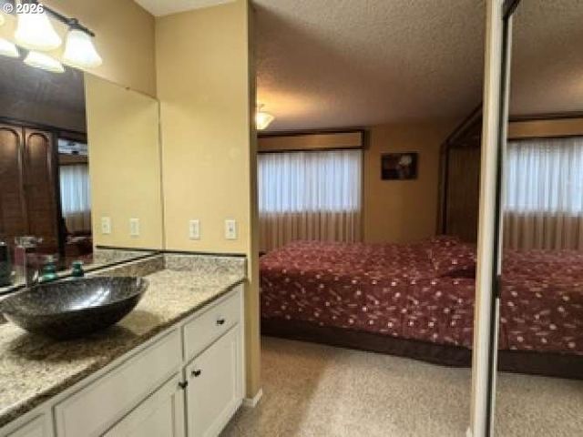 5035 Se RURAL St, Portland, OR 97206