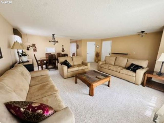 5035 Se RURAL St, Portland, OR 97206