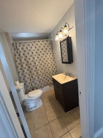 101 Rutherglen Avenue 2, Providence, RI 02907