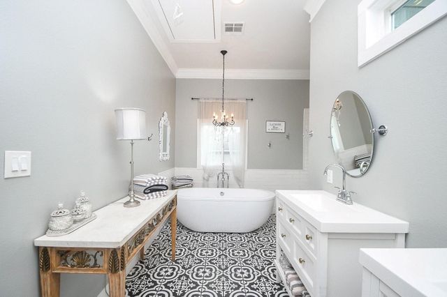 614 W 28th Street, Houston, TX 77008