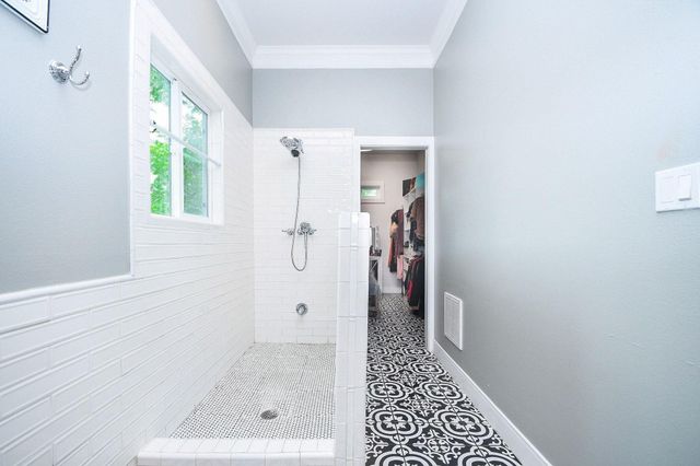 614 W 28th Street, Houston, TX 77008