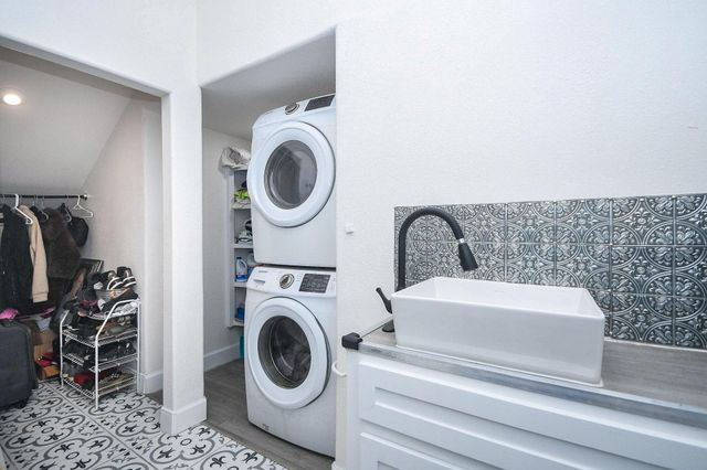 614 W 28th Street, Houston, TX 77008