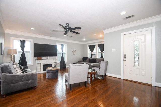 614 W 28th Street, Houston, TX 77008