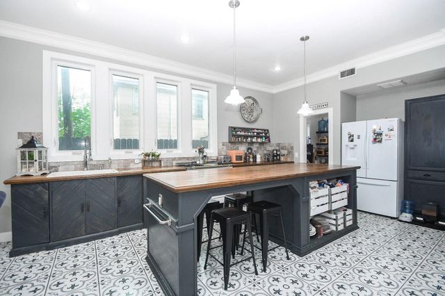 614 W 28th Street, Houston, TX 77008