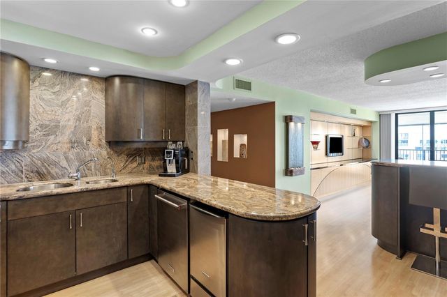 1460 GULF BOULEVARD 605, Clearwater Beach, FL 33767