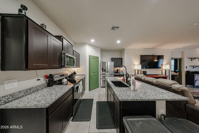 5180 E Gummite Drive, San Tan Valley, AZ 85143