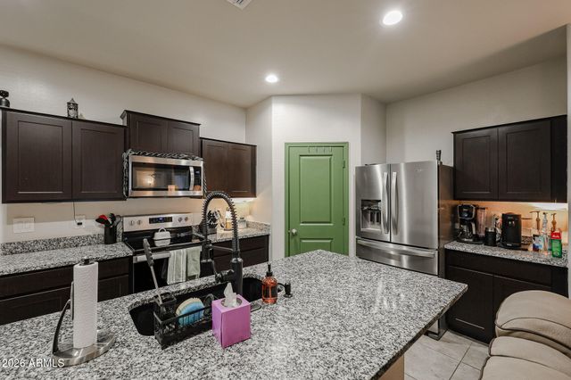 5180 E Gummite Drive, San Tan Valley, AZ 85143