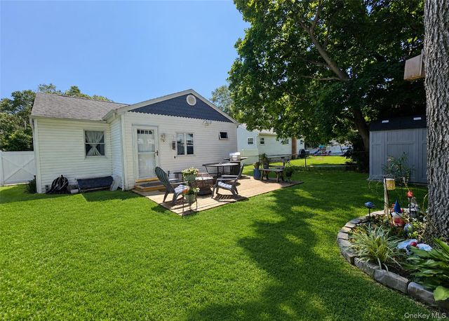 11 Cooke Avenue, Holtsville, NY 11742