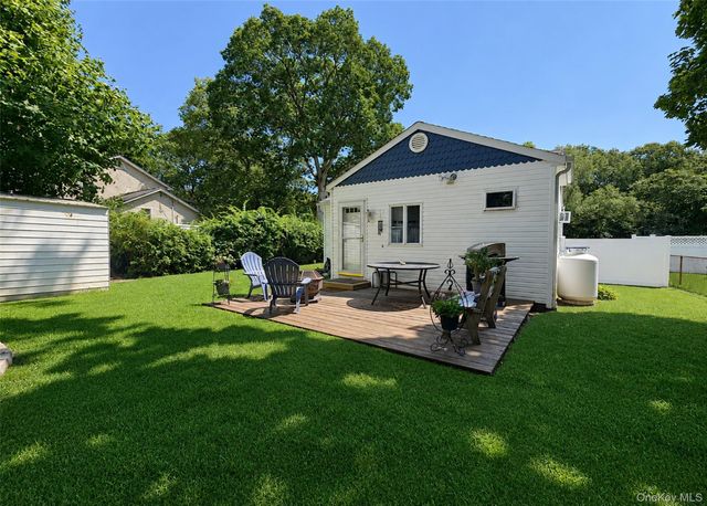 11 Cooke Avenue, Holtsville, NY 11742