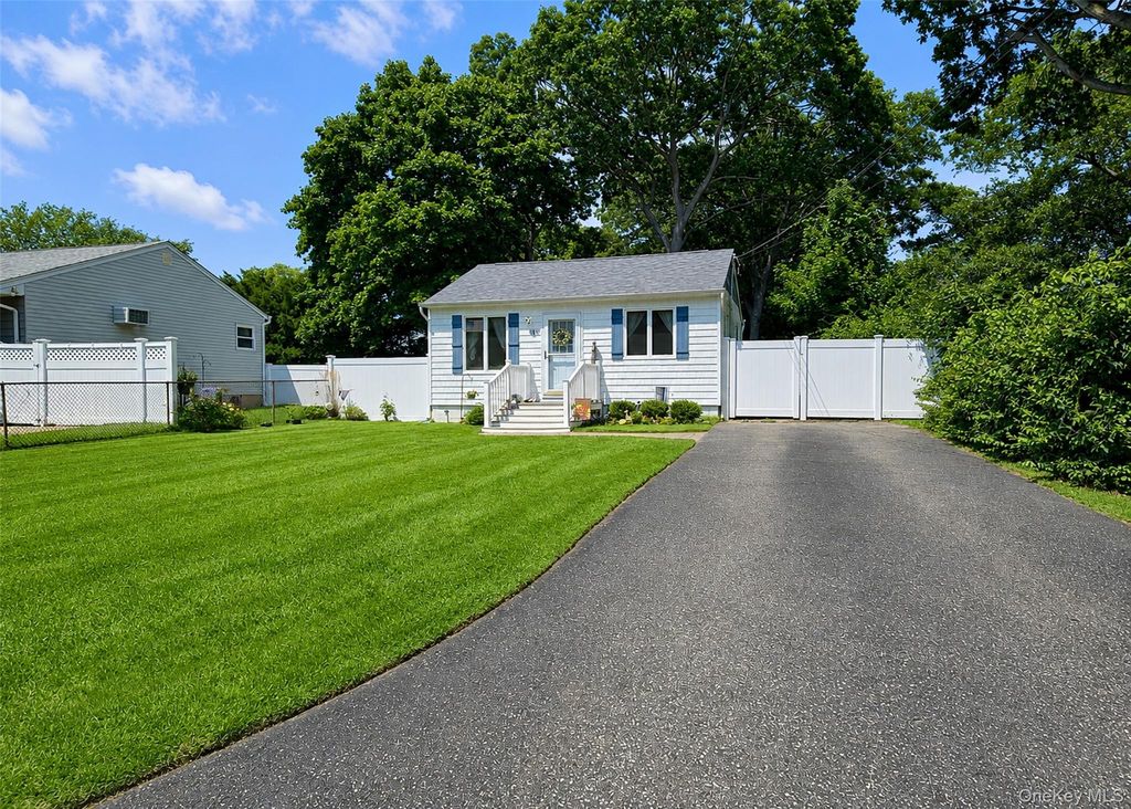 11 Cooke Avenue, Holtsville, NY 11742