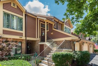 1014 Braemoor Drive B, Downers Grove, IL 60515