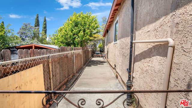 472 N Ezra Street, Los Angeles, CA 90063