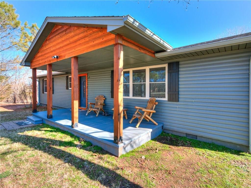 Image 2 of property listing at 980916 S Highway 18, Chandler, OK 74834