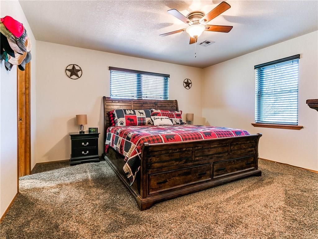 Image 12 of property listing at 980916 S Highway 18, Chandler, OK 74834