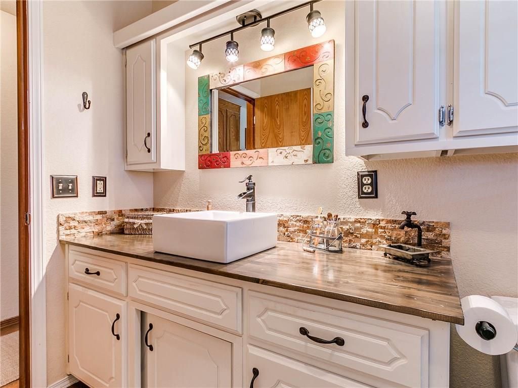 Image 14 of property listing at 980916 S Highway 18, Chandler, OK 74834