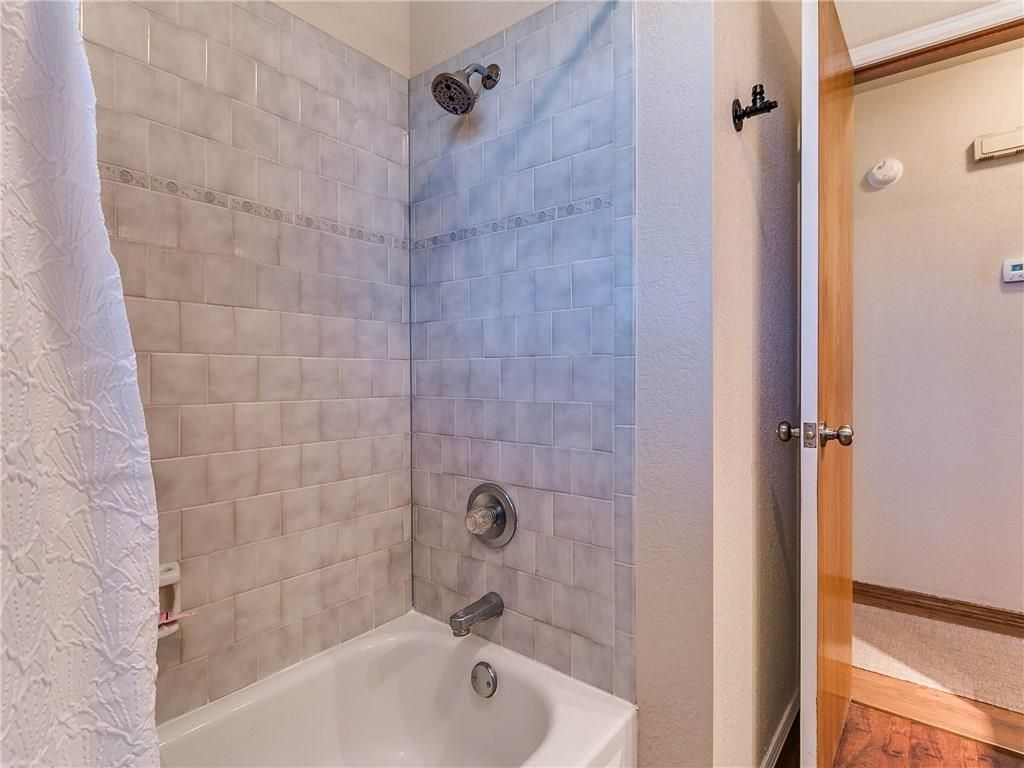 Image 15 of property listing at 980916 S Highway 18, Chandler, OK 74834