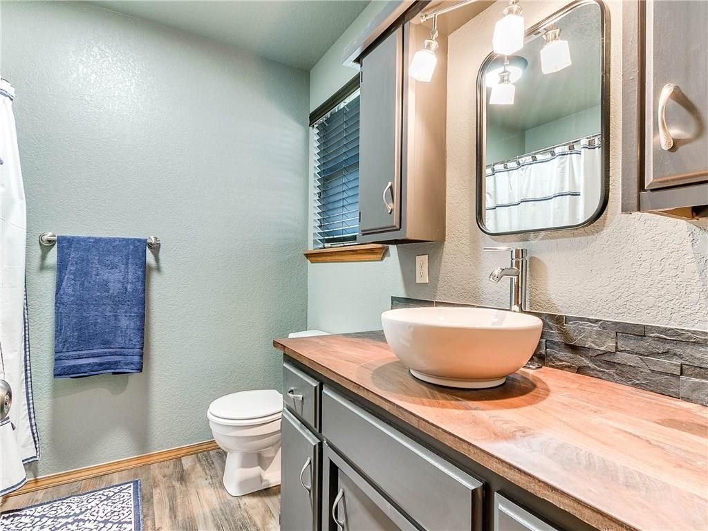 Image 16 of property listing at 980916 S Highway 18, Chandler, OK 74834