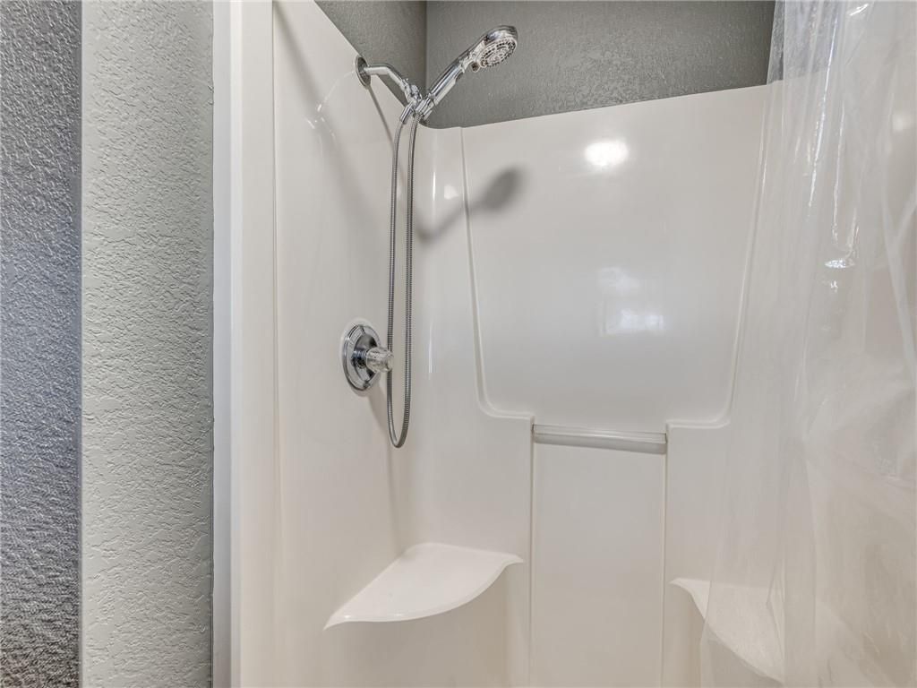 Image 17 of property listing at 980916 S Highway 18, Chandler, OK 74834